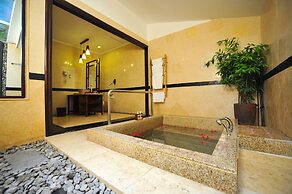 Diamond Bay Resort and Spa