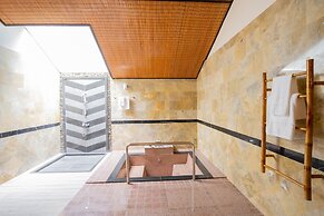 Diamond Bay Resort and Spa