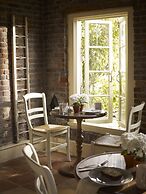 Maison Fleurie, A Four Sisters Inn