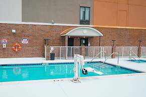 Holiday Inn Express & Suites Hope Mills-Fayetteville Arpt by IHG