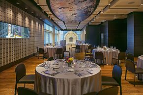 theWit Chicago, a Hilton Hotel