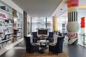 theWit Chicago, a Hilton Hotel