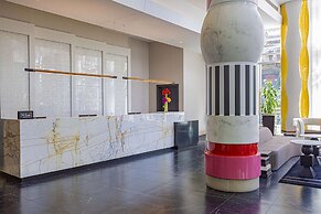 theWit Chicago, a Hilton Hotel