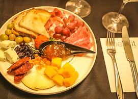 theWit Chicago, a Hilton Hotel