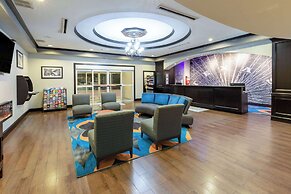 La Quinta Inn & Suites by Wyndham Fort Worth - Lake Worth
