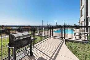 La Quinta Inn & Suites by Wyndham Fort Worth - Lake Worth