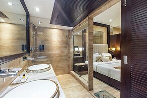 Hotel Emperor Palms at Karol Bagh