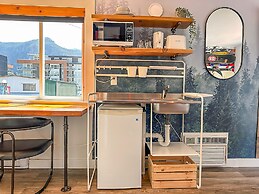 Crash Hotel Squamish