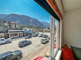 Crash Hotel Squamish