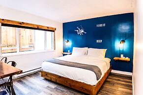 Crash Hotel Squamish