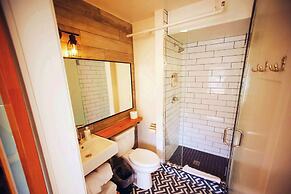 Crash Hotel Squamish