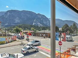 Crash Hotel Squamish