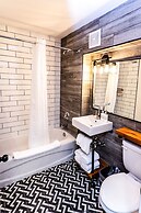 Crash Hotel Squamish