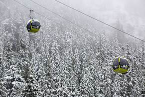 Crash Hotel Squamish