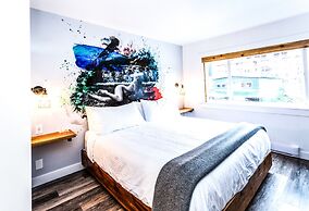 Crash Hotel Squamish