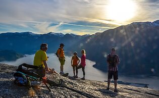 Crash Hotel Squamish