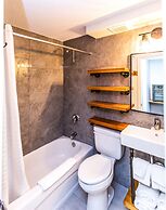 Crash Hotel Squamish