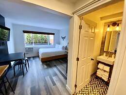 Crash Hotel Squamish