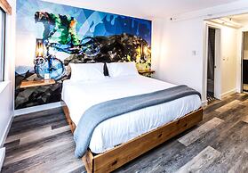 Crash Hotel Squamish