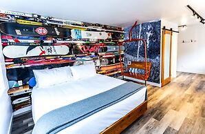 Crash Hotel Squamish