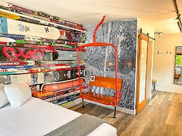 Crash Hotel Squamish