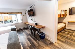 Crash Hotel Squamish