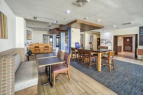 Holiday Inn Express Suites Beeville by IHG