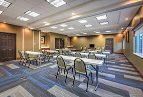 La Quinta Inn & Suites by Wyndham Fort Worth NE Mall