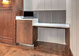 La Quinta Inn & Suites by Wyndham Fort Worth NE Mall