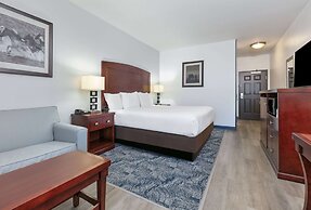 La Quinta Inn & Suites by Wyndham Fort Worth NE Mall