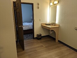 La Quinta Inn & Suites by Wyndham Fort Worth NE Mall