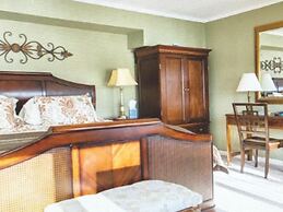 Laurel Grove Inn on the South