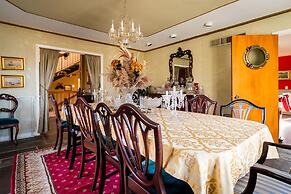 Laurel Grove Inn on the South