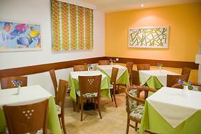 Amaryllis Hotel Apartments