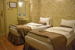 Kaftan Hotel