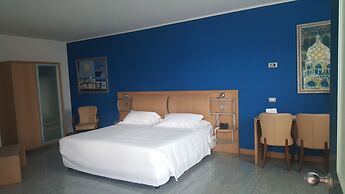 Marina Palace Hotel & Congress Hall