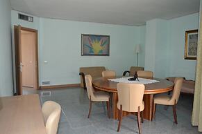 Marina Palace Hotel & Congress Hall