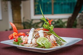 Angkor Holiday Hotel