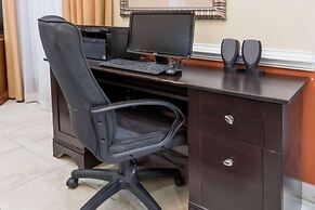 Days Inn & Suites by Wyndham Winnie