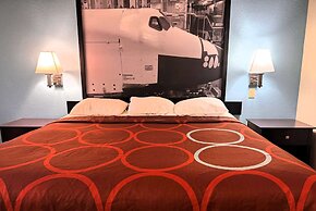 Super 8 by Wyndham IAH West/Greenspoint