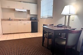 Super 8 by Wyndham IAH West/Greenspoint