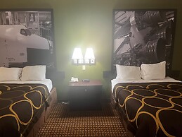 Super 8 by Wyndham IAH West/Greenspoint