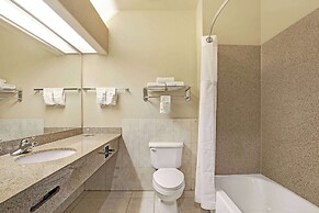 Super 8 by Wyndham IAH West/Greenspoint