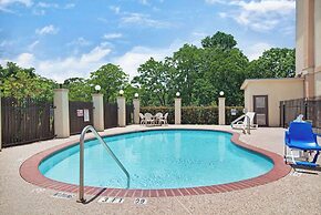 Super 8 by Wyndham IAH West/Greenspoint