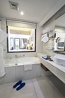 Radisson Blu Udaipur Palace Resort & Spa