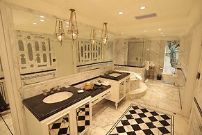 Radisson Blu Udaipur Palace Resort & Spa