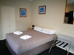 Airport Birches Motel