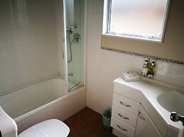 Airport Birches Motel