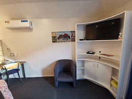 Airport Birches Motel