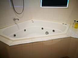 Airport Birches Motel